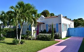 In The Heart Of West Palm Beach, Pets Welcome